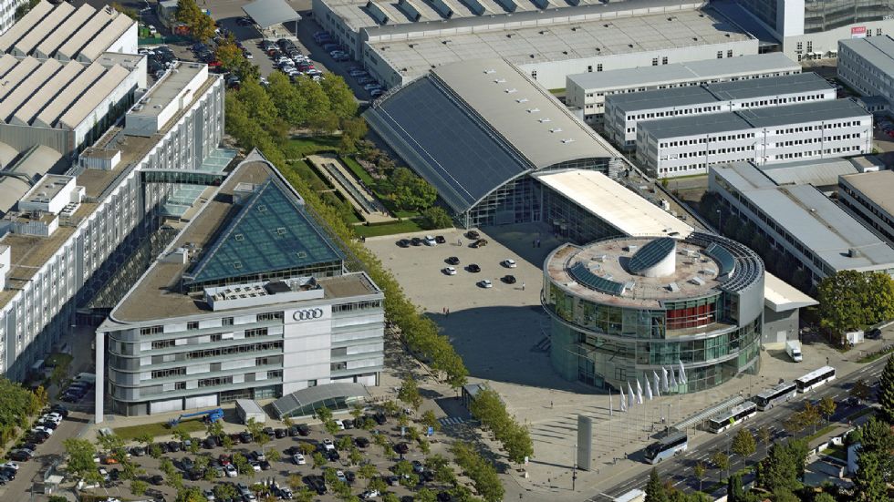 Στις εγκαταστάσεις της Audi στο Ίνγκολσταντ μπορεί να παραλάβει κάποιος το καινούργιο του αυτοκίνητο, αν το επιθυμεί.  Δηλαδή μετά τη γραμμή παραγωγής. Καθημερινά η Audi παραδίδει 250 καινούργια αυτοκ