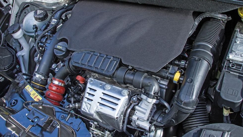Ο 1,2 Puretech των 120 ίππων, που εφοδιάζει τα Peugeot 2008 και Citroen C3 Aircross στην πράξη αποδεικνύεται αρκετά οικονομικός, χωρίς εκπτώσεις στις επιδόσεις. 