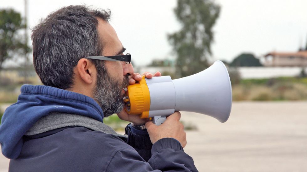 1-2, 1-2 με ακούτε; Για πάρτε τις θέσεις σας…