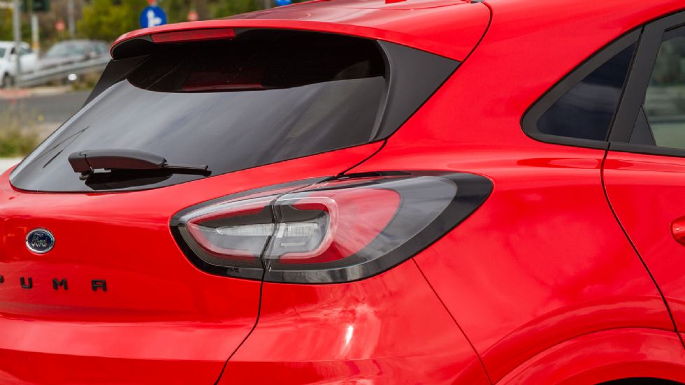 Ford Puma mild hybrid Vs Hyundai Kona hybrid
