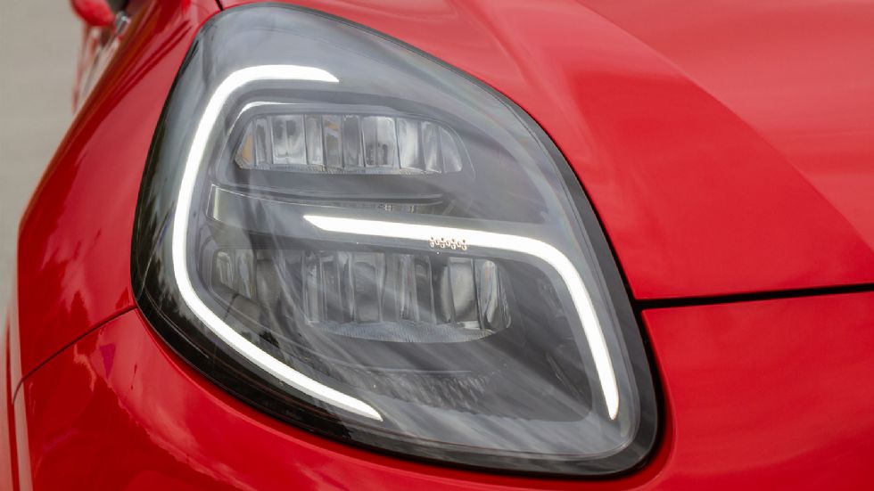 Ford Puma mild hybrid Vs Hyundai Kona hybrid