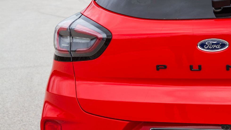 Ford Puma mild hybrid Vs Hyundai Kona hybrid