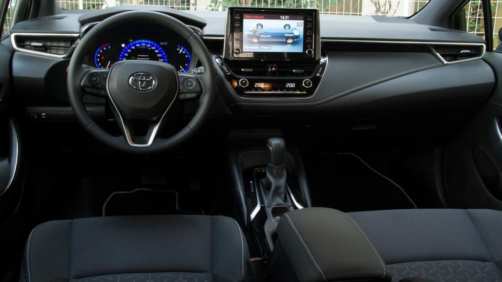 Η προσεγμένη ποιότητα και ο high tech αέρας είναι έκδηλα στοιχεία στο εσωτερικό της Toyota Corolla. 
