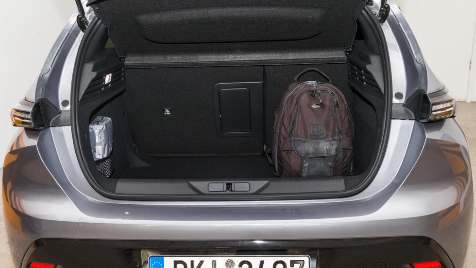 Mε 412 λτ. το νέο Peugeot 308 προσφέρει συγκριτικά το μεγαλύτερο χώρο αποσκευών.