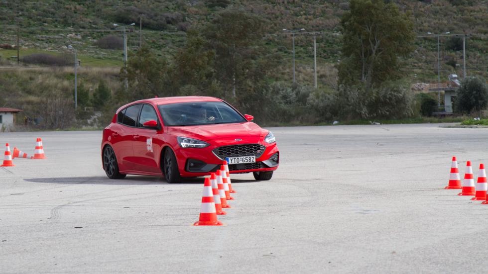 Το Focus ST αυτή τη στιγμή, ανάμεσα στα μοντέλα που υπάρχουν στην ελληνική αγορά κατέχει το ρεκόρ επίδοσης στο elk test με 79 χλμ./ώρα..