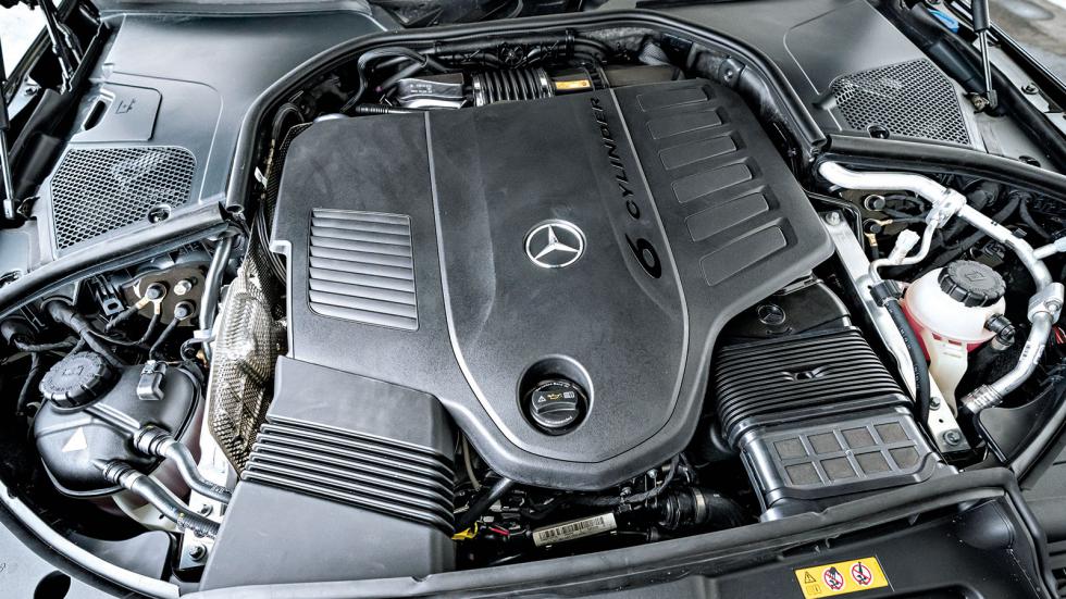 Ο 3λιτρος 6κύλινδρος σε σειρά turbo κινητήρας της S500 4Matic αποδίδει 435 άλογα και εξασφαλίζει καταιγιστικές επιδόσεις, όντας πολιτισμένος στη λειτουργία του.