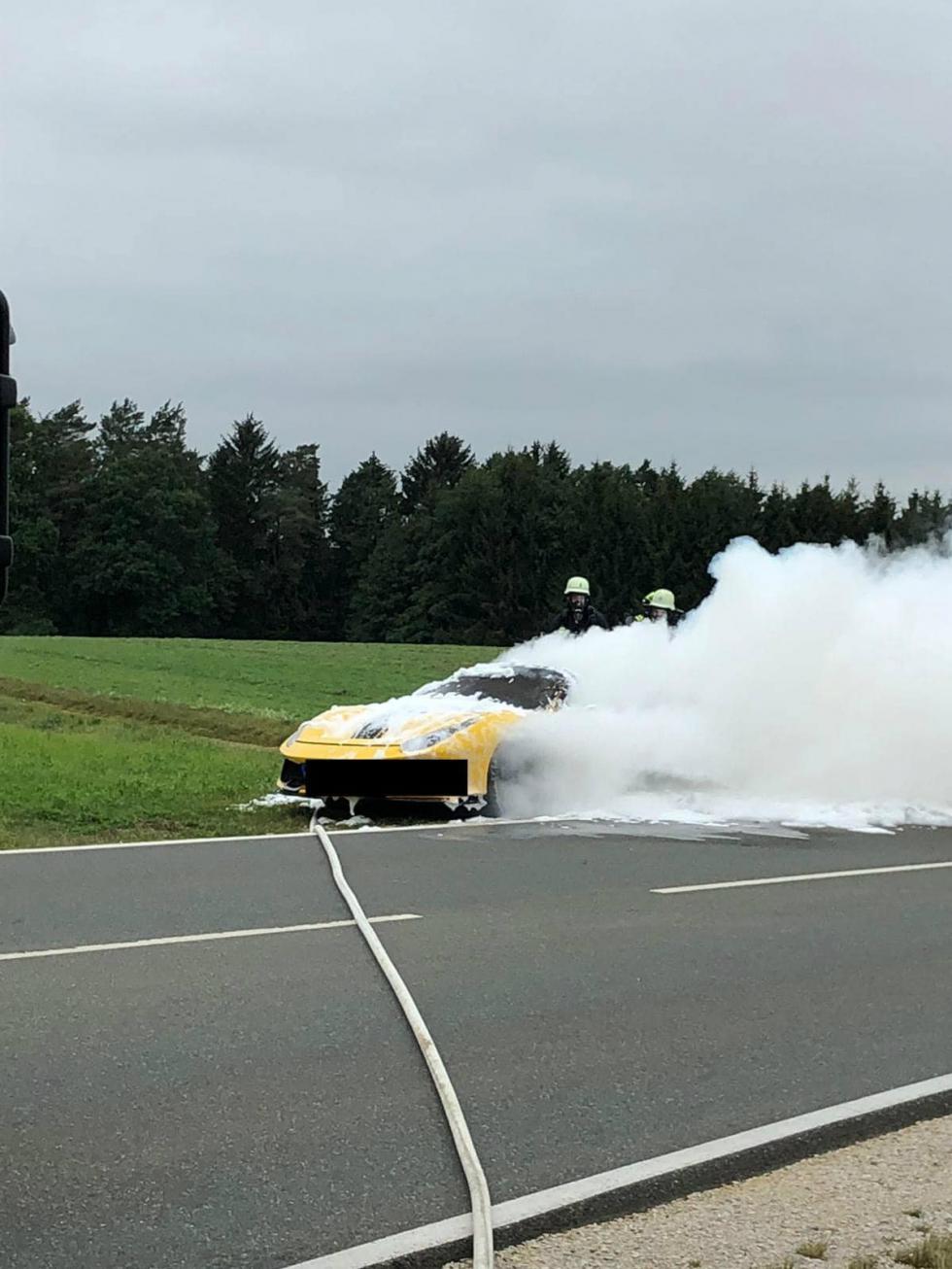 Ferrari 488 Pista τυλίχθηκε στις φλόγες 