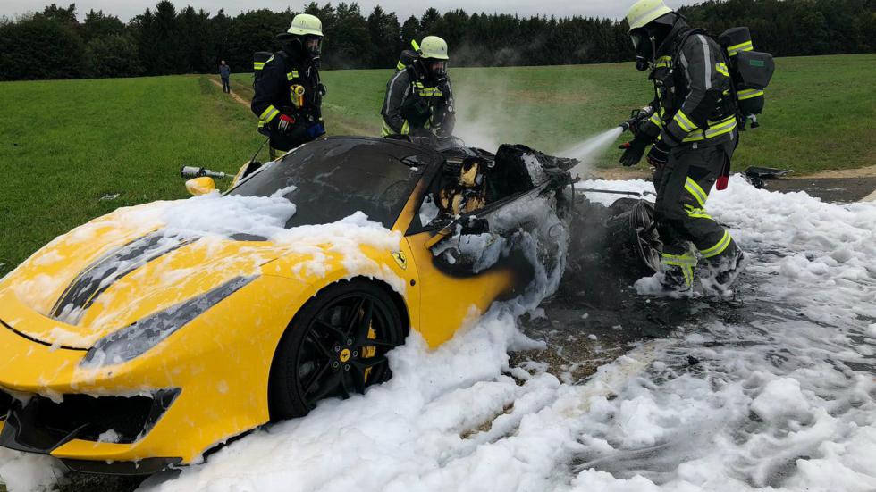 Ferrari 488 Pista τυλίχθηκε στις φλόγες 