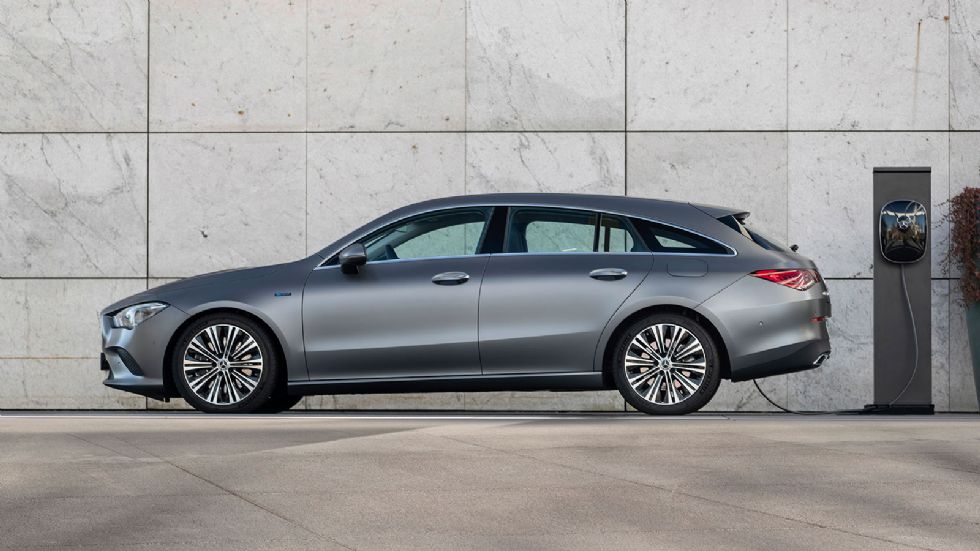 Ιδιαίτερη σχεδιαστικά είναι η Shooting Brake εκδοχή της CLA. Δε γίνεται να μη γυρίσεις το κεφάλι σου όταν τη δεις. 