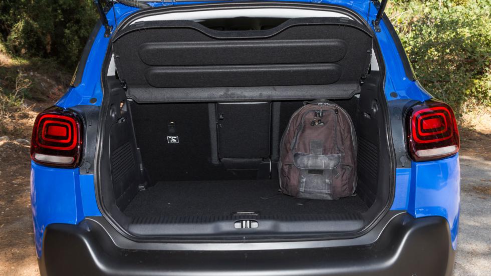 : Η πίσω σειρά καθισμάτων προαιρετικά μπορεί να είναι και συρόμενη, διαμορφώνοντας χώρο αποσκευών από 410 έως 520 λτ..