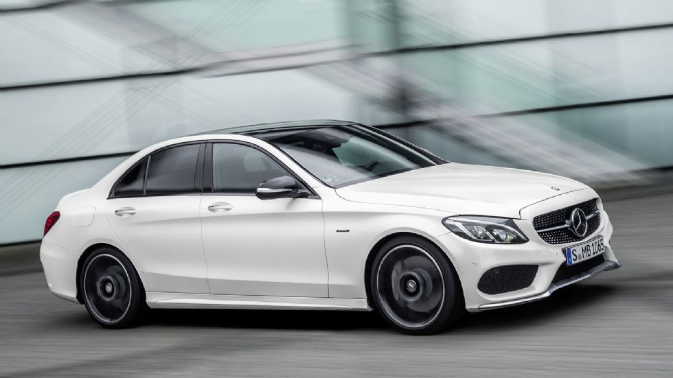 Το μεταβλητό σύστημα υποβοήθησης της Mercedes-Benz C450 AMG είναι αμιγώς ηλεκτρικό.