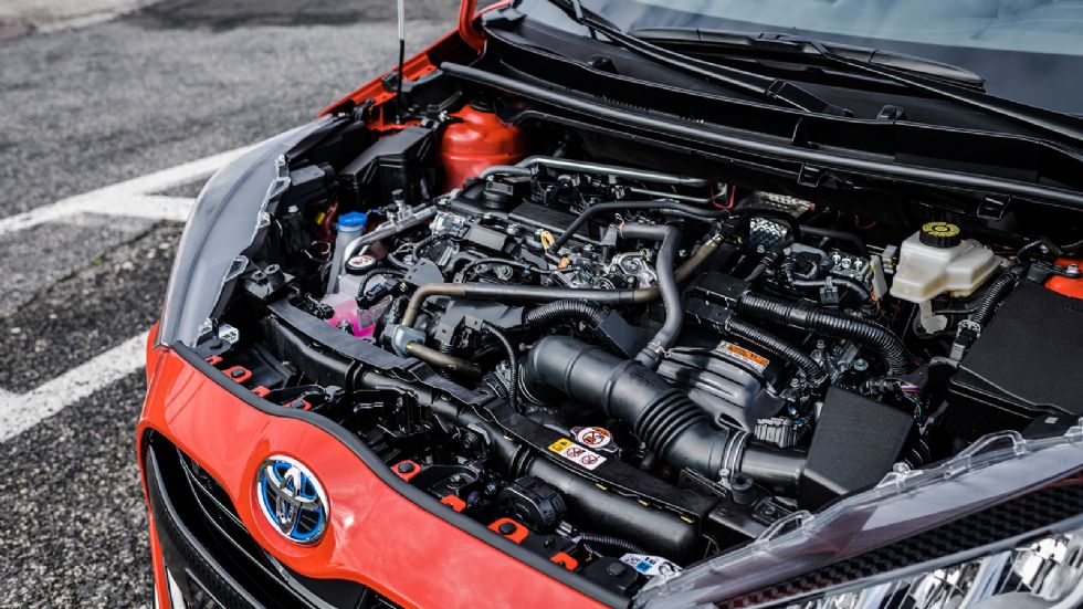 Εκτός από το βασικό κινητήρα των 72 ίππων, το νέο Toyota Yaris είναι διαθέσιμο με ισχυρότερους και πιο οικονομικά σύνολα με επίκεντρο τα νέα 1.500άρια σύνολα. Η υβριδική έκδοση και η GR ξεχωρίζουν.
