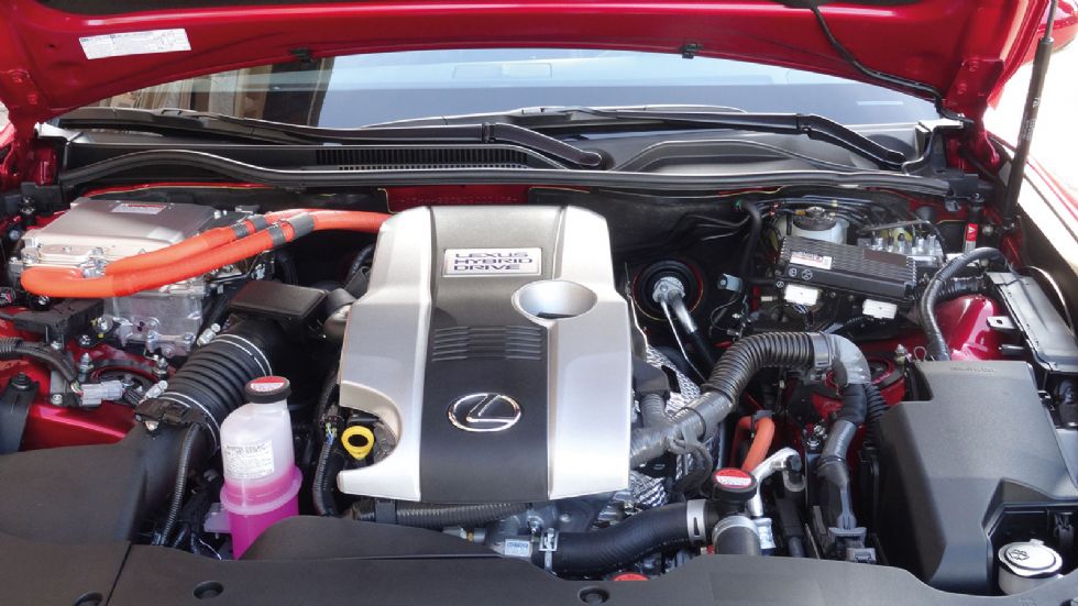 Το Lexus GS είναι το μοναδικό στην κατηγορία του με δύο υβριδικές εκδόσεις.