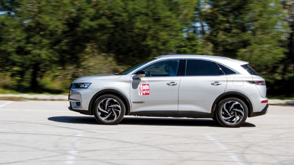 To DS 7 Crossback E-Τense επιταχύνει σαν αληθινό sportscar αλλά χρειάζεται κατά μέσο όρο πολύ λιγότερο καύσιμο για να κινηθεί. 
