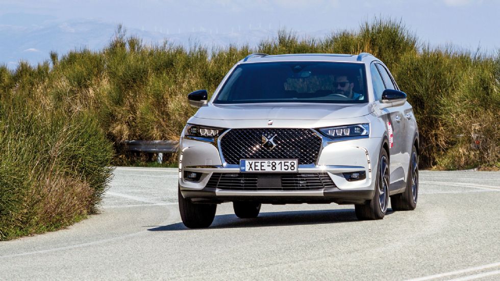 Με πλήρη ψυχραιμία το DS 7 E-Tense μπορεί να στρίψει πολύ γρήγορα. 