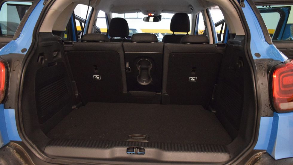To C3 Aircross διαθέτει σχετικά χαμηλό κατώφλι φόρτωσης και χώρος αποσκευών με διπλό πάτο και πλήρως εκμεταλλεύσιμο σχήμα. 