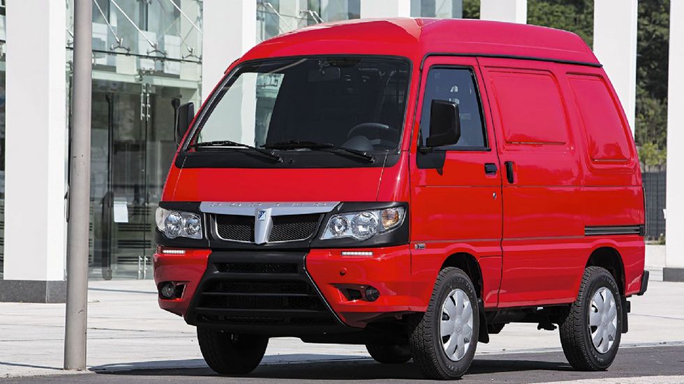 Το Piaggio Porter έχει ξεκινήσει εδώ και περίπου ένα χρόνο την πορεία του στην ελληνική αγορά έχοντας στη φαρέτρα του τις εκδόσεις «GreenPower» με καύσιμο το CNG.