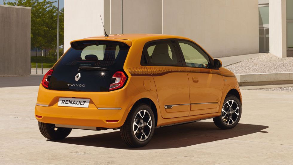 Το Renault Twingo είναι φθηνότερο στην Ελλάδα 620 ευρώ στην αρχική έκδοση εξοπλισμού και κινητήρα, και 1.770 ευρώ στην έκδοση Intens των 95 PS.
