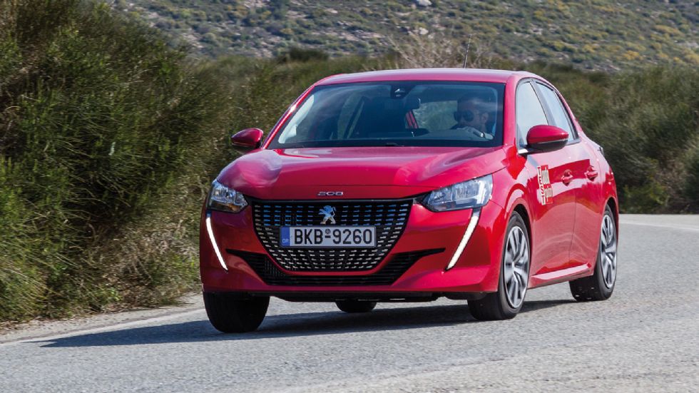 Το Peugeot 208 χρησιμοποιεί έναν εξαιρετικό diesel κινητήρα (1,5 BlueHDi 100 PS) με αποτέλεσμα να συνδυάζει τις ικανοποιητικές επιδόσεις με οικονομία.