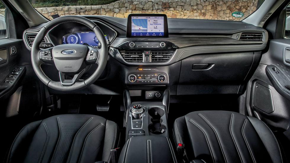Κλασικό Ford νέας γενιάς: με λιγότερους διακόπτες, ξεκάθαρη δομή στα μενού και καλή ποιότητα. 