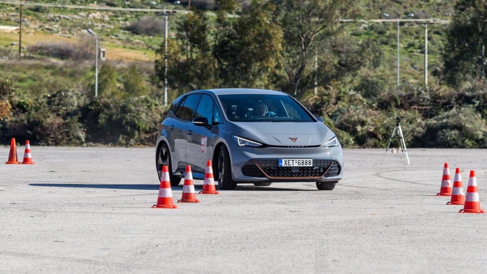 Elk Test: Το CUPRA Born στη δοκιμή αποφυγής κινδύνου