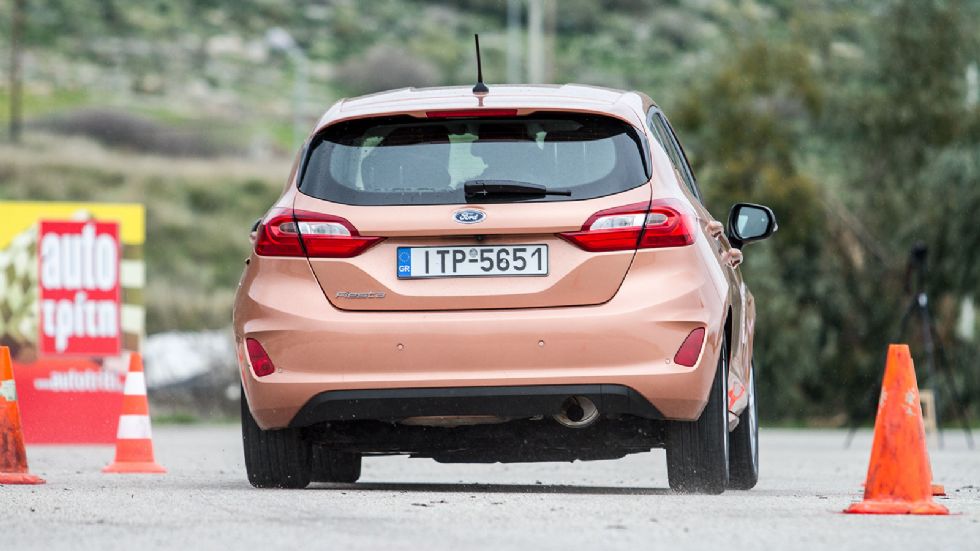 Το Ford Fiesta είναι το πιο ευχάριστο οδηγικά αυτοκίνητο της κατηγορίας. Μάλιστα, έχει πετύχει την καλύτερη επίδοση στο Elk Test του AutoΤρίτη με 77 χλμ./ώρα.
