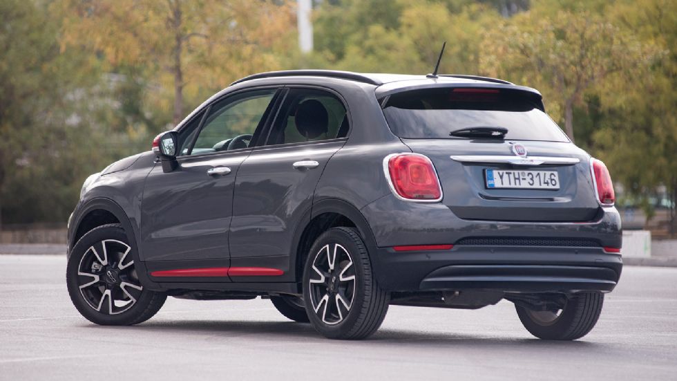 Το 500Χ είναι το Crossover Fiat 500, το οποίο τόσο στις δικήνητες όσο και πολύ περισσότερο στις τετρακίνητες εκδόσεις του, μπορεί να προσφέρει και πιο περιπετειώδεις μετακινήσεις.