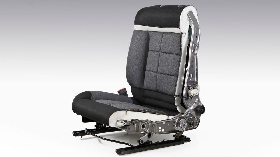 Τα καθίσματα Advanced Comfort περιέχουν ειδικό αφρό πάχους 15 χλστ. για καλύτερη εφαρμογή στο σώμα. 
