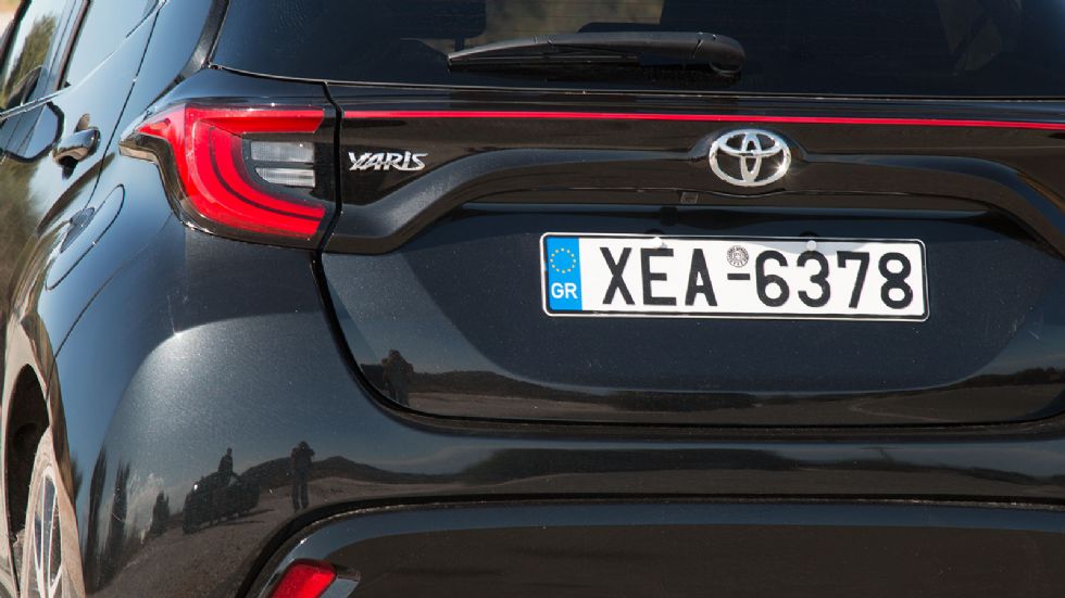 Toyota Yaris: Να το αγοράσω σε βενζίνη ή υβριδικό;