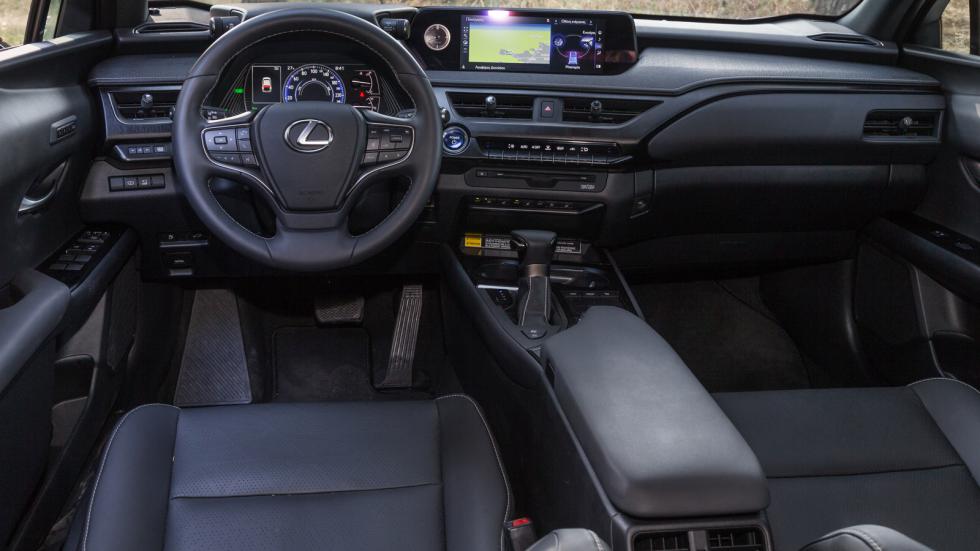 Η εικόνα στην καμπίνα του Lexus εντυπωσιάζει χάρη στην πολυτελή και high-tech εικόνα, καθώς και στην υψηλή απτή ποιότητα από την χρήση κορυφαίων υλικών. 
