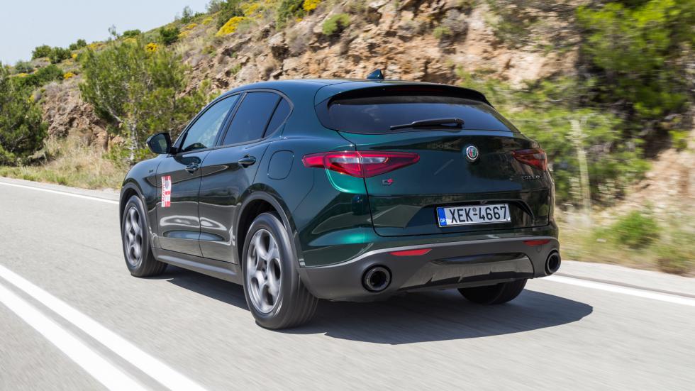 Alfa Stelvio Sprint: 4κίνητη, πάει «σφαίρα» & «καίει» 7,5 λίτρα!