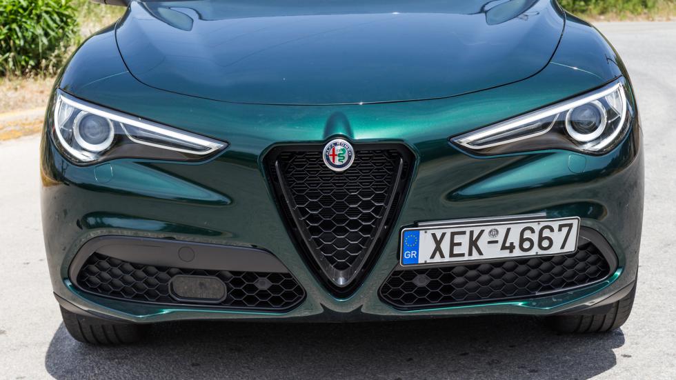 Alfa Stelvio Sprint: 4κίνητη, πάει «σφαίρα» & «καίει» 7,5 λίτρα!