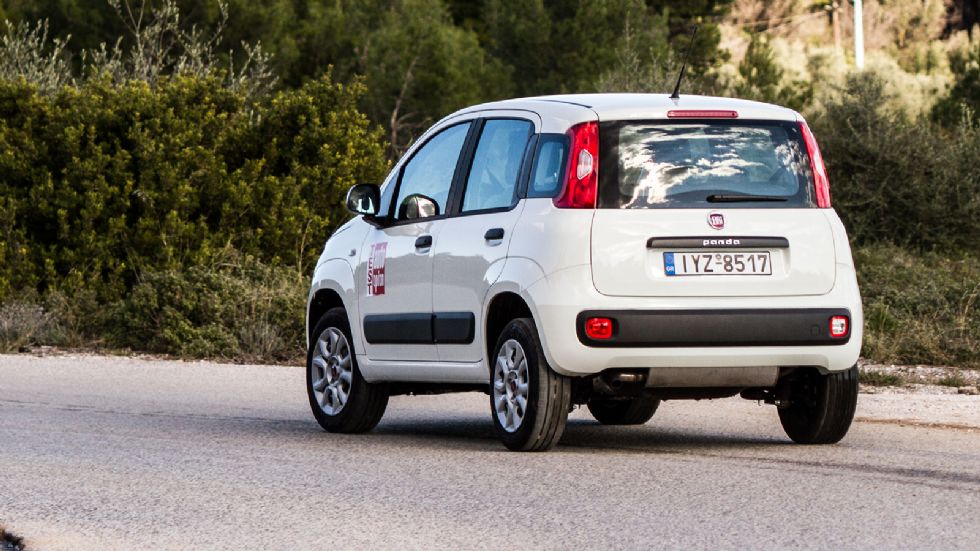 Το Fiat Panda αποδεικνύεται εξαιρετικά ευέλικτο, ενώ παράλληλα η ψηλή θέση οδήγησης και οι γυάλινες επιφάνειες εξασφαλίζουν καλή περιφερειακή ορατότητα.