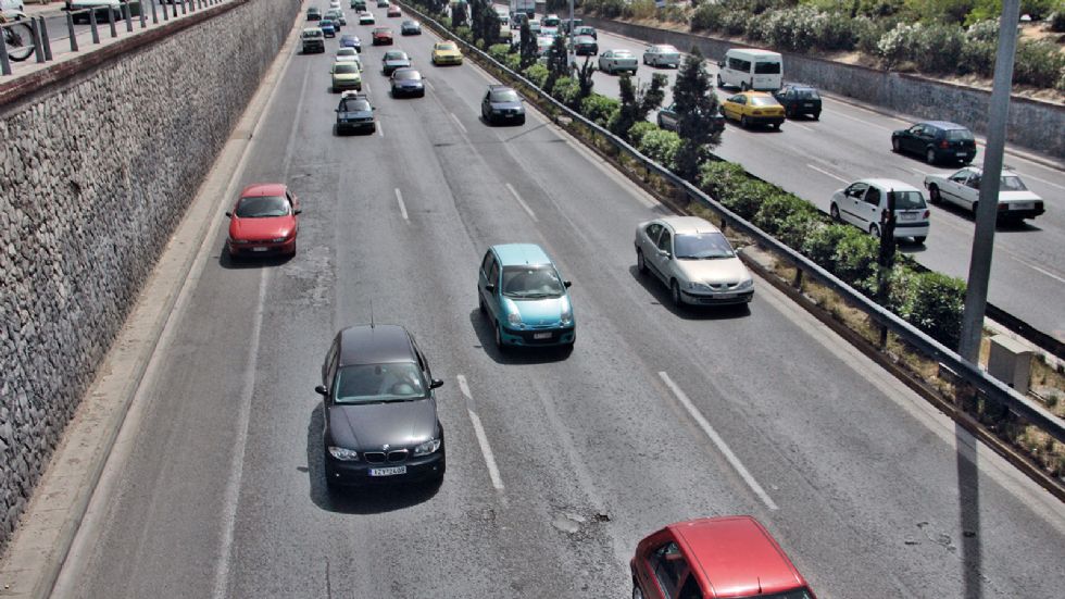 Οι κίνδυνοι στο δρόμο είναι πολλοί και καθημερινοί. Ας δούμε τι πρέπει να προσέχουμε για να μειώσουμε τις πιθανότητες να εμπλακούμε σε ατύχημα.