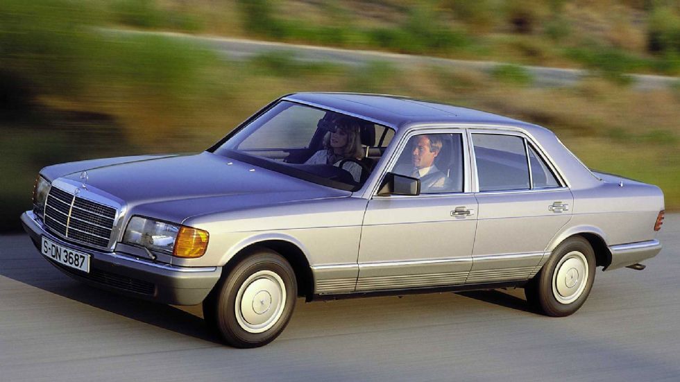 Η Mercedes S-Class W126 έμεινε στην παραγωγή για αρκετά χρόνια και κατάφερε να πετύχει τις περισσότερες πωλήσεις από κάθε άλλη γενιά , με τις 818.036 μονάδες να είναι μία επίδοση που δεν έχει καταρριφ