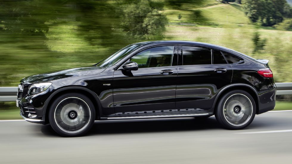 Η Mercedes-AMG GLC 43 4MATIC Coupe κάνει το 0-100 χλμ./ώρα σε 4,9 δλ., ενώ η τελική της ταχύτητα περιορίζεται στα 250 χλμ./ώρα. Η εταιρεία «υπόσχεται» μέση κατανάλωση βενζίνης της τάξης των 8,4 λτ./10