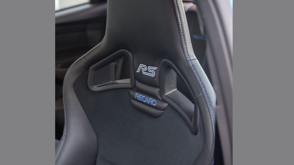 Εκπληκτικά τα καθίσματα της Recaro, που είναι must στην παραγγελία.