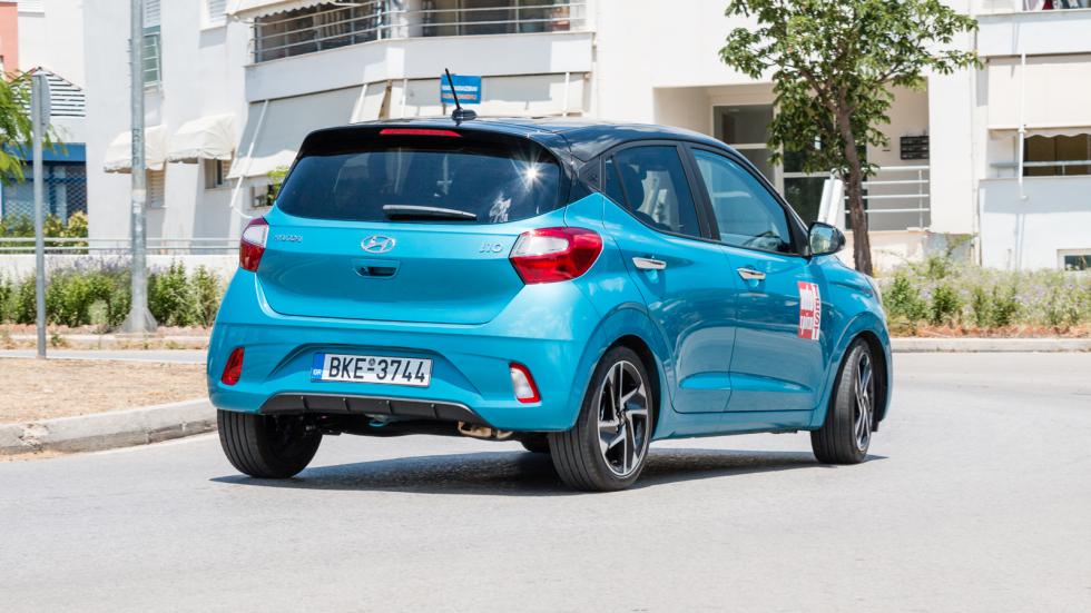 Το i10 θυμίζει μοντέλο μεγαλύτερης κατηγόριας και κατά την οδήγηση δίχως όμως να χάνει την πρακτικότητα ενός μίνι.