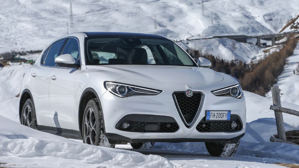 Η Alfa Romeo Stelvio με το turbodiesel σύνολο των 2,2 λίτρων κοστίζει 57.000 ευρώ. Έχει ισχύ 180 ίππων και ροπή 450 Nm, ενώ η κίνηση μεταφέρεται στον πίσω άξονα μέσω αυτόματου κιβωτίου 8 σχέσεων.