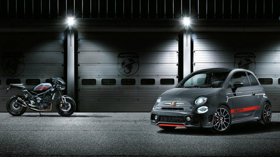Το Abarth 695 XSR είναι η ειδική έκδοση περιορισμένης παραγωγής, που δημιουργήθηκε για τον εορτασμό της συνεργασίας με το αγωνιστικό τμήμα MotoGP της Yamaha.