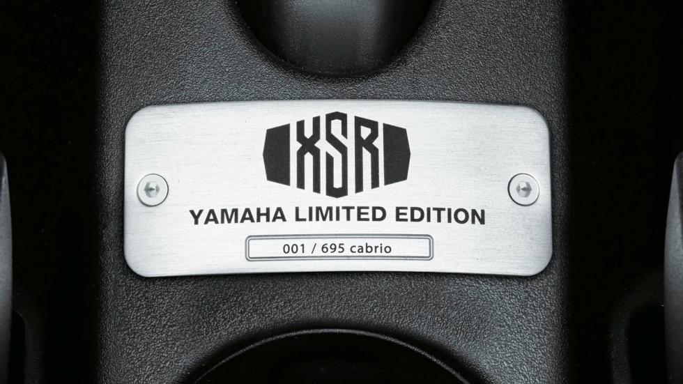 Μόνο 695 μονάδες κάμπριο και άλλες 695 μονάδες hatchback του 695 XSR θα διατεθούν παγκοσμίως.