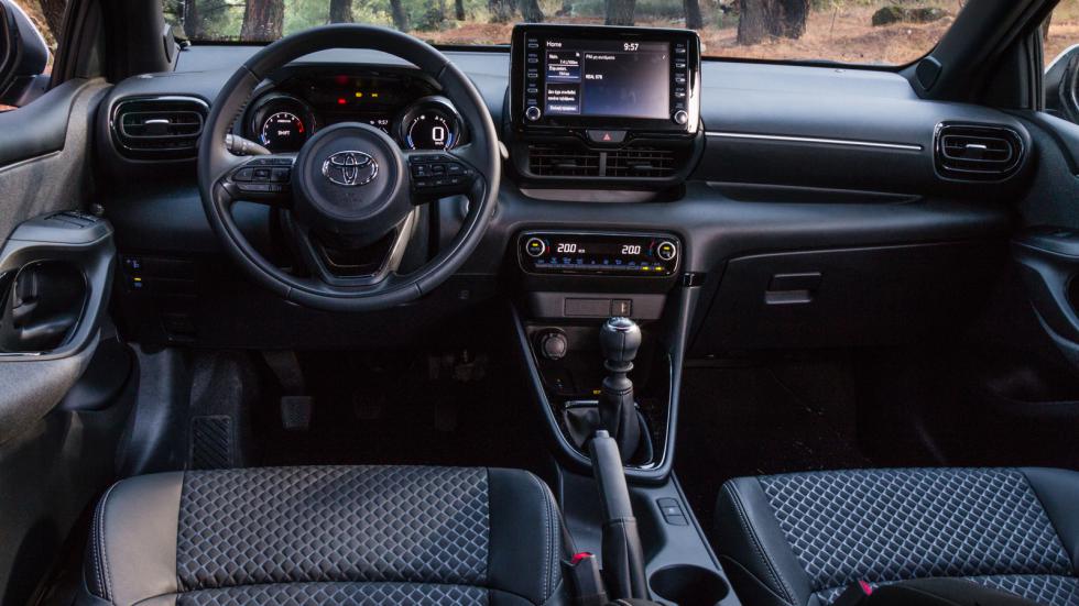 To Toyota Yaris διαθέτει στιβαρό εσωτερικό και προσφέρει κορυφαία πρακτικότητα και εργονομία.