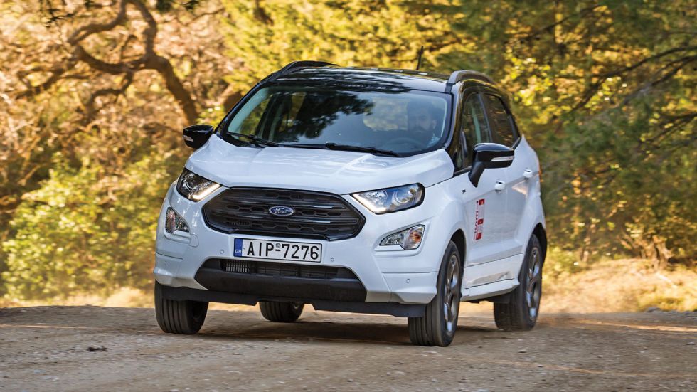 
Το EcoSport έχει πλεονέκτημα σε off road διαδρομές, χάρη στη μεγαλύτερη απόσταση από το έδαφος και τις καλύτερες γωνίες προσέγγισης, ράμπας και φυγής.
