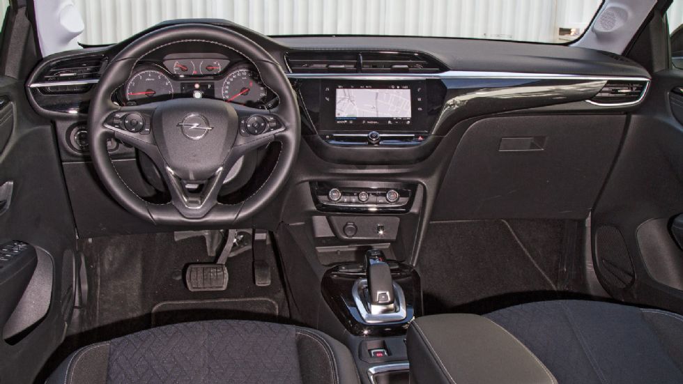 Στο νέο Opel Corsa ξεχωρίζει το υψηλό το επίπεδο ποιότητας της καμπίνας, με μαλακό υλικό στο πάνω μέρος του ταμπλό και «γεροδεμένη» συναρμολόγηση.	