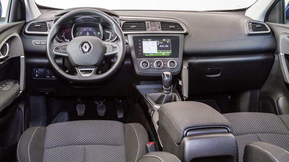 Tο Renault Kadjar διακρίνεται για το ποιοτικό και το hi-tech προφίλ του εσωτερικού του, ενώ ικανοποιεί και με τους χώρους του.
