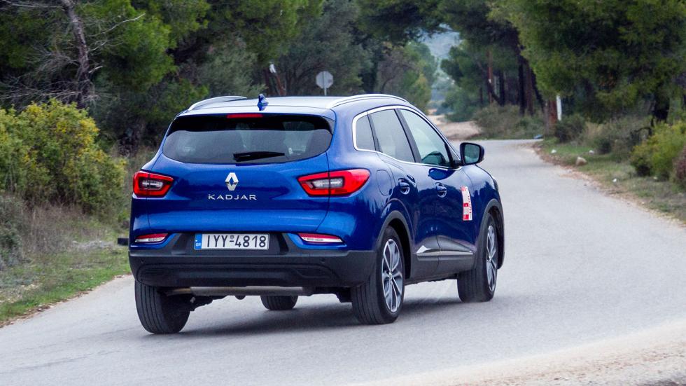 Το Renault Kadjar διακρίνεται για την άνεση που επιδεικνύει στο δρόμο και την πολύ καλή ποιότητα κύλισής του, προσφέρει όμως και θετική αίσθηση στην σβέλτη οδήγηση.
