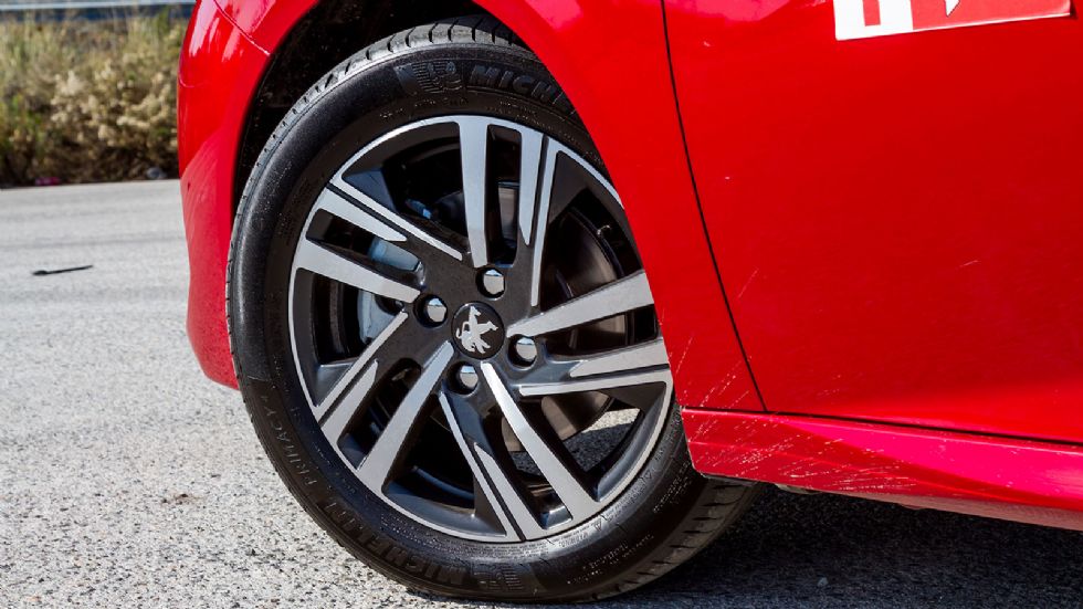 Νέο Peugeot 208: Βενζίνη ή ηλεκτρικό με 130+ PS;
