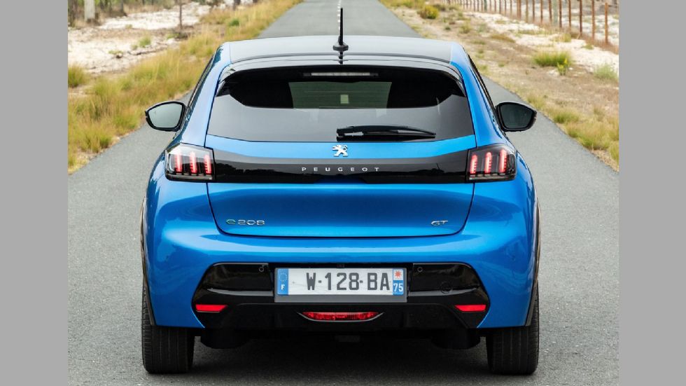 Το e-208 είναι διαθέσιμο από 29.900 ευρώ στην έκδοση Active (από 34.900 στην Allure).