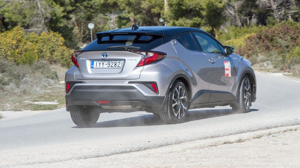 Το Toyota 
C-HR διαθέτει πιο ευχάριστα δυναμικά χαρακτηριστικά και αποτελεί ένα από τα πιο απολαυστικά αυτοκίνητα της κατηγορίας οδηγικά.
