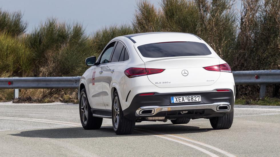 Στις στροφές η αρχοντική GLE Coupe δεν γέρνει και δε γλιστράει, παραμένοντας πιο ουδέτερη και από Ελβετό διπλωμάτη.